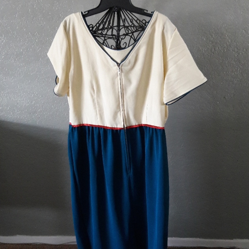 Dress - Picture 2 of 2